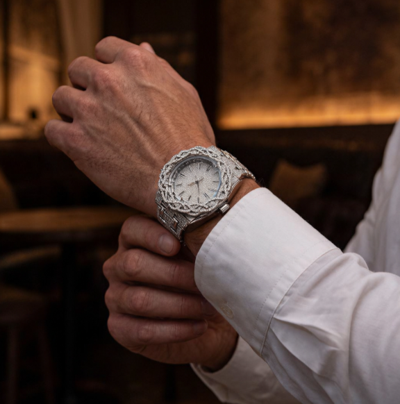 PINTIME Men's Thorn Spike Quartz Watch — Iced Out Rhinestone, Luminous Hands, Water-Resistant